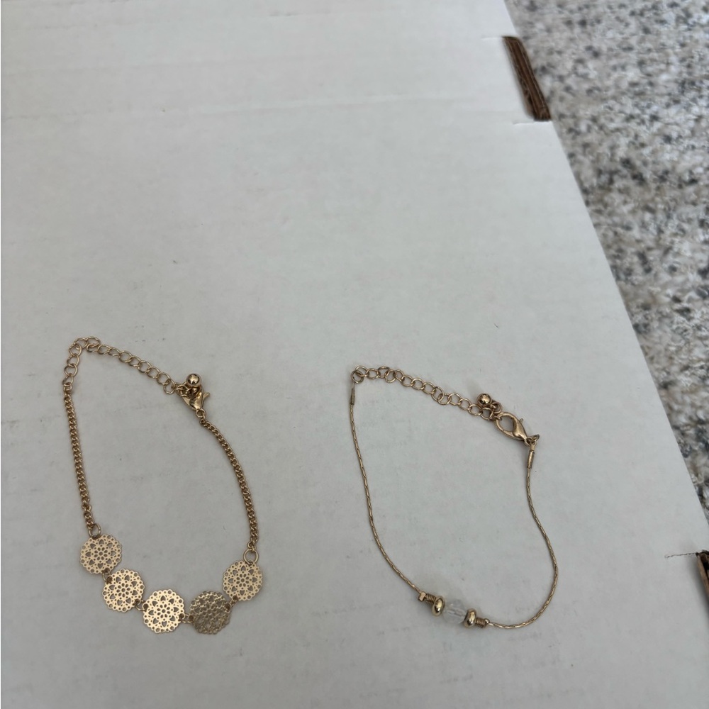 Lot of 5 Elegant Gold Toned Women's Bracelets - Picture 4 of 4